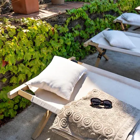 La Maison Sur La Colline Bed & Breakfast 4*
