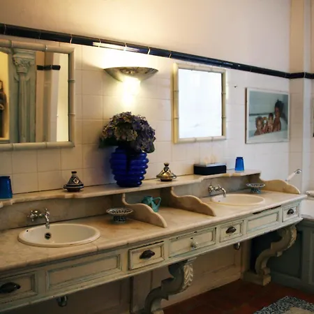 La Maison Sur La Colline 3*