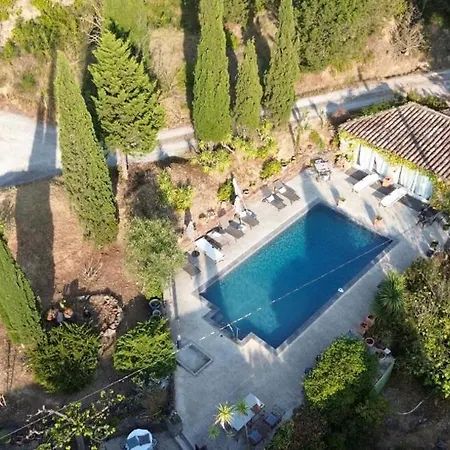 La Maison Sur La Colline Bed & Breakfast 4*