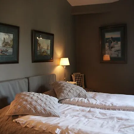 La Maison Sur La Colline Bed & Breakfast *