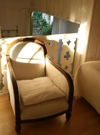 La Maison Sur La Colline Bed & Breakfast 4*
